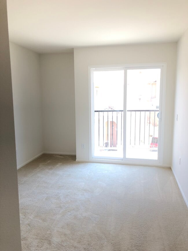 Building Photo - 4400 Lilac Cir