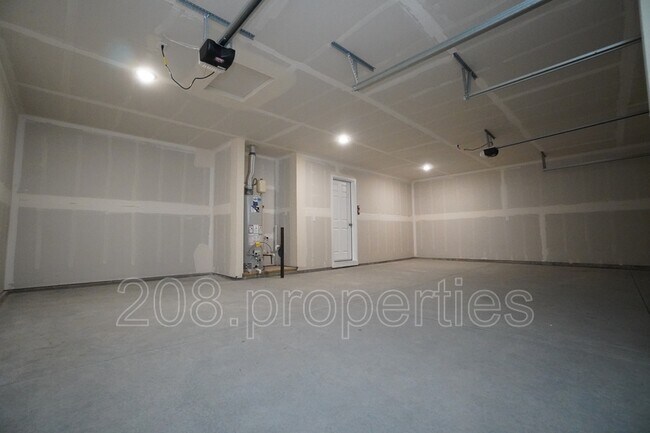 Building Photo - 1218 W Bass River Dr