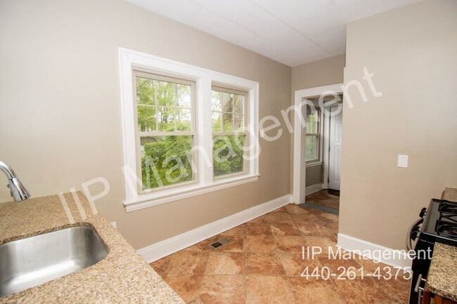 Building Photo - 18506 Chagrin Blvd