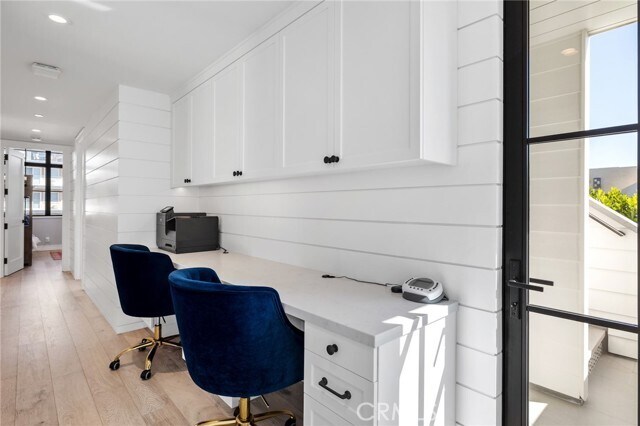 Building Photo - 2428 The Strand