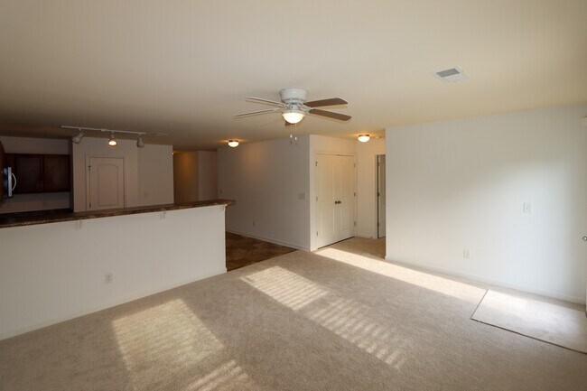 Building Photo - 31 Southfork Dr