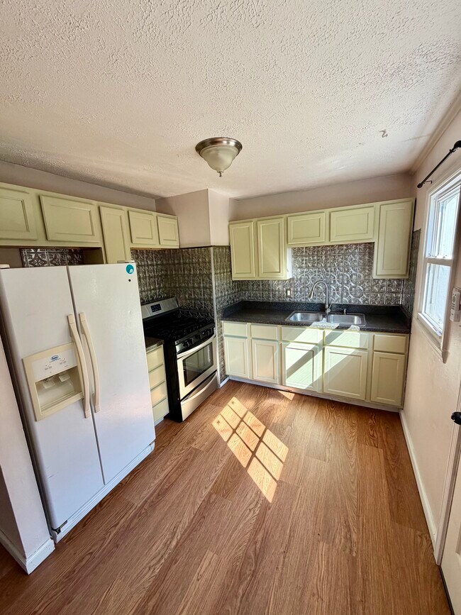 Building Photo - 1604 Marbo Ave