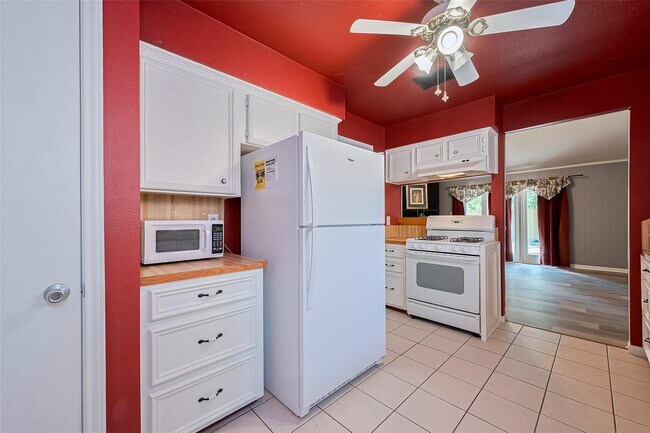 Building Photo - 2762 Foliage Green Dr