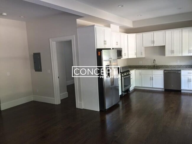 Building Photo - 2042-2044 Beacon St