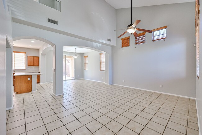 Building Photo - 3 bed 2.5 bath in most preferred Phoenix area