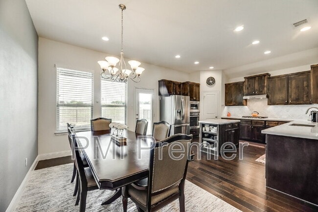 Building Photo - 15404 Pioneer Bluff Trail