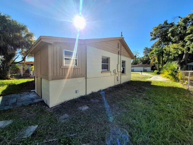 Building Photo - 1725 W Arch St