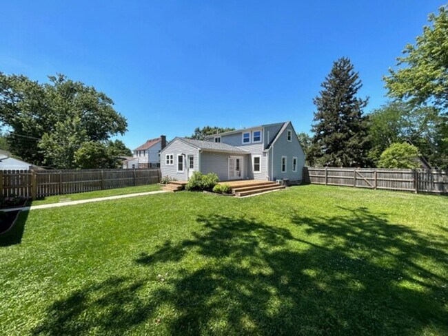 Building Photo - Beautiful Single-Family Home with Large Ya...