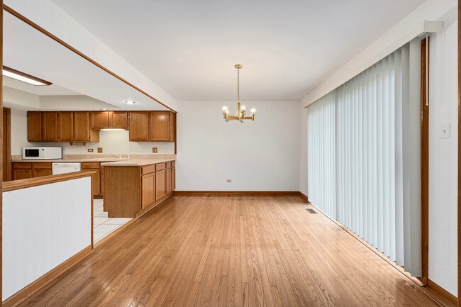 Building Photo - 1015 Claremont Dr