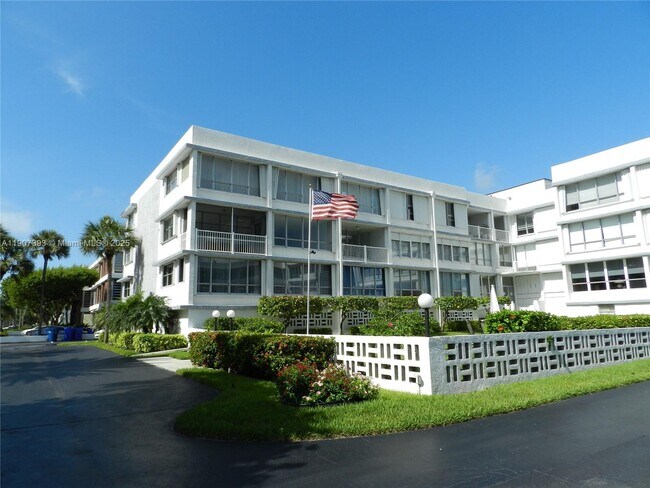 Building Photo - 10230 Collins Ave