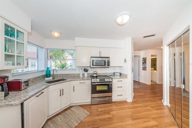 Building Photo - 6059 Bahia Del Mar Blvd S