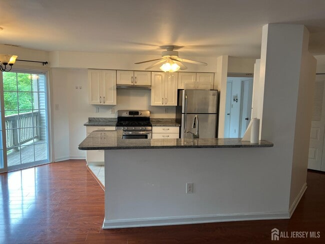 Building Photo - 7492 Elm Ct