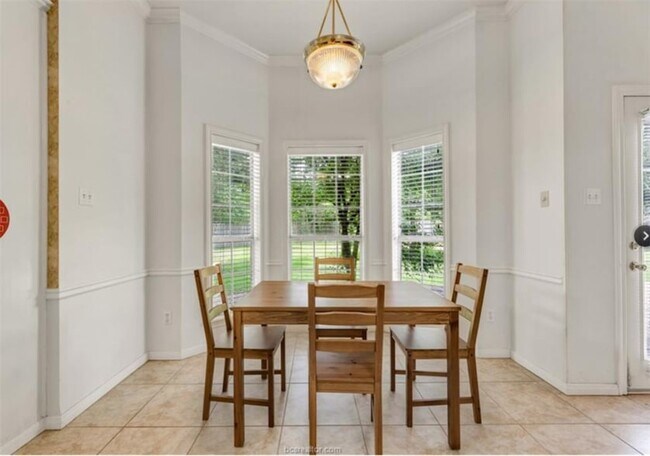 Building Photo - 4601 Valleybrook Cir