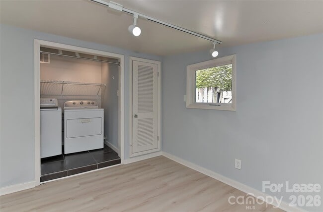 Building Photo - 3111 Spring Valley Rd