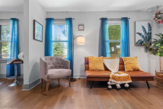 Building Photo - 2 Mead Dr