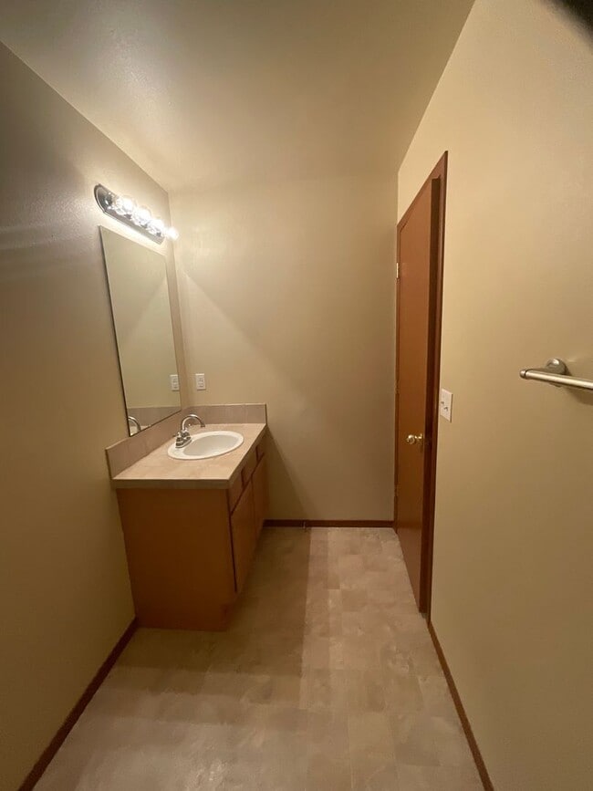 Building Photo - Charming 3-Bedroom Home for Rent