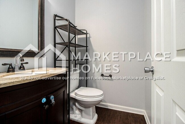 Building Photo - 314 Interlake