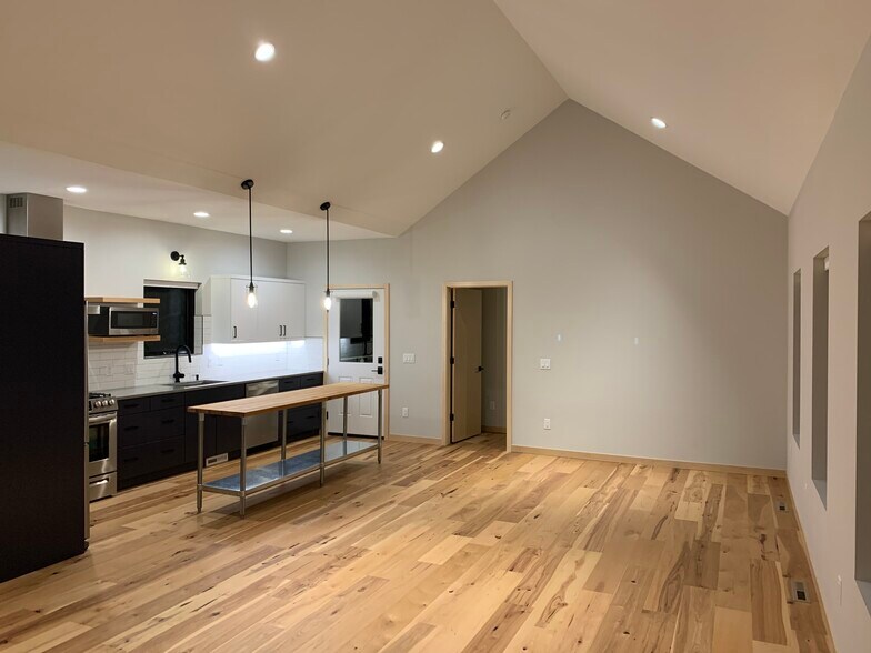 Building Photo - 412 North St