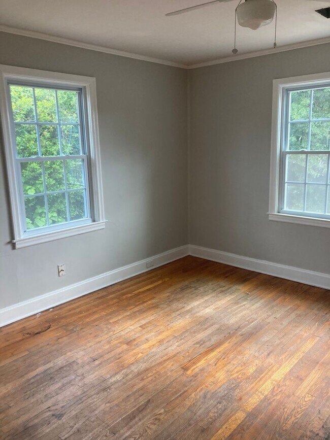 Building Photo - 2 Bed, 1 Bath House