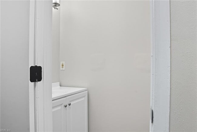 Building Photo - 2421 Julie Ct