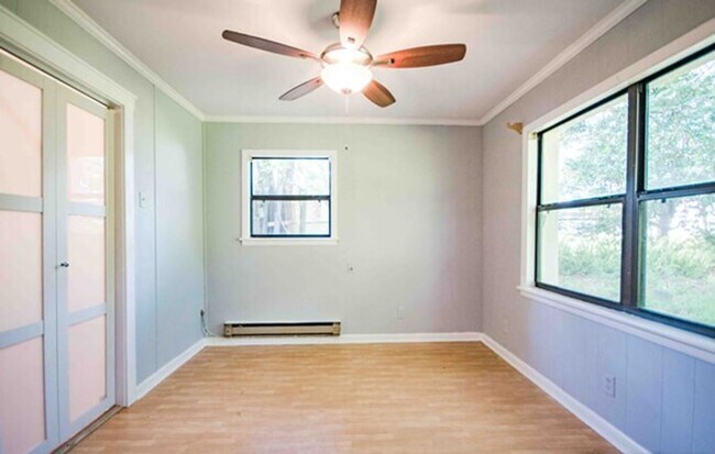 Building Photo - Fabulous home near the fairgrounds-$500 of...