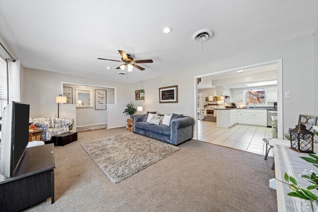 Building Photo - 5601 Westlawn Dr