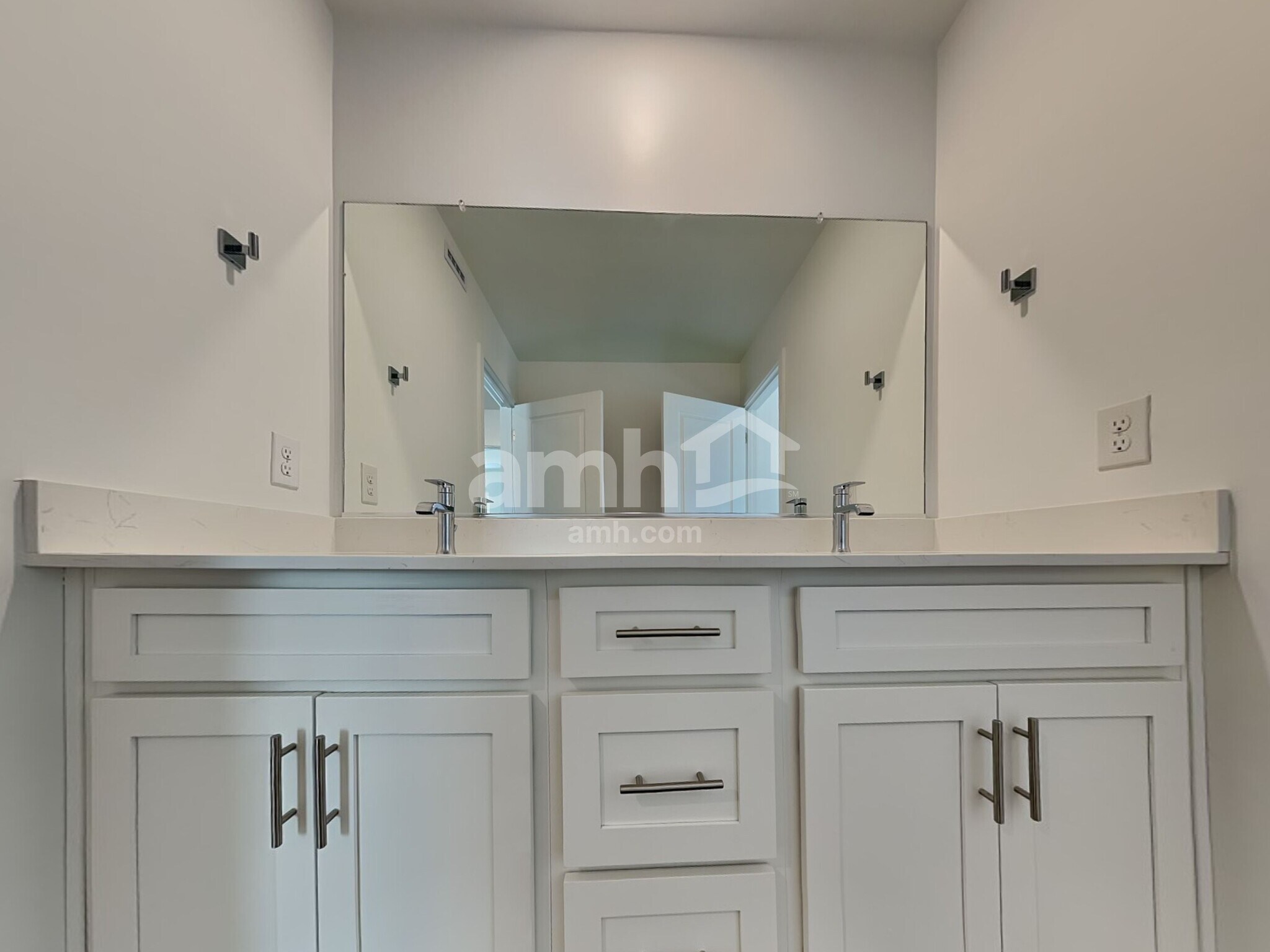 Building Photo - 6466 E Paseo Alga