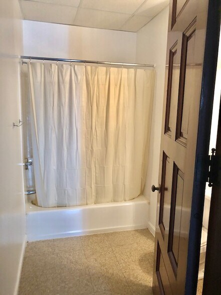 Building Photo - 1061 Beacon St