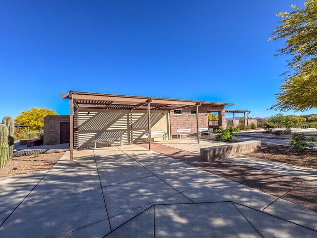 Building Photo - 4 Bedroom with new carpet and new interior paint in Saguaro Trails!