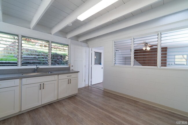 Building Photo - Fully Renovated 1BR/1BA/1PKG in Pearl City.