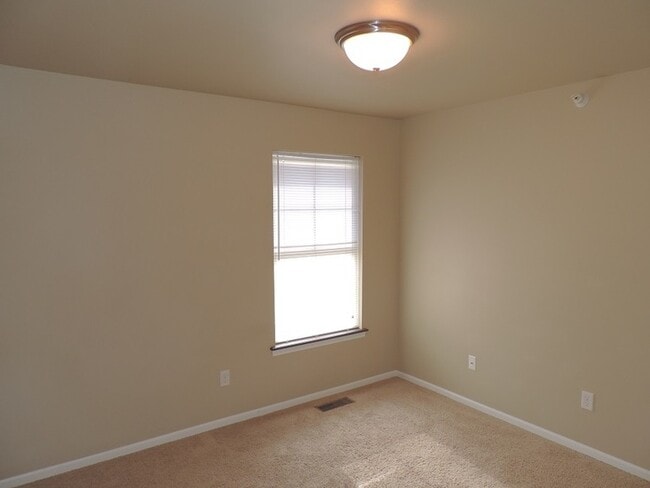 Building Photo - $1,950 | 3 Bedroom, 2.5 Bathroom Town Home | Pet Friendly* | Available for August 1st, 2026 Move In!