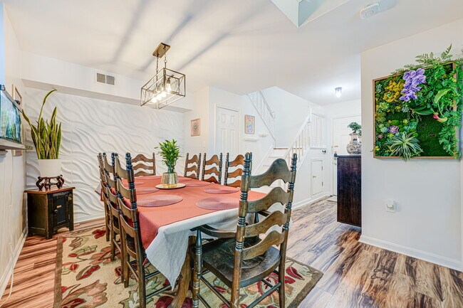 Building Photo - 2241 Lovedale Ln