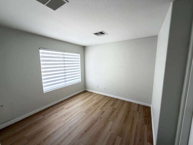 Building Photo - 44245 W Snow Dr