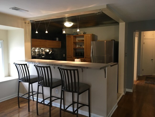 Building Photo - 1027 Cherokee Rd