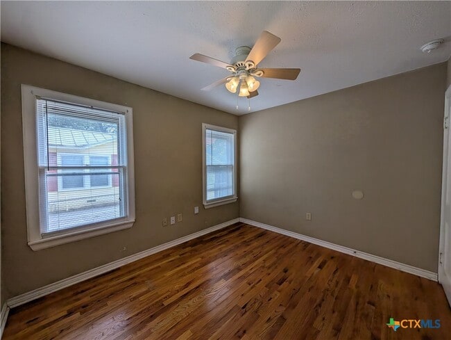 Building Photo - 1185 W Mill St