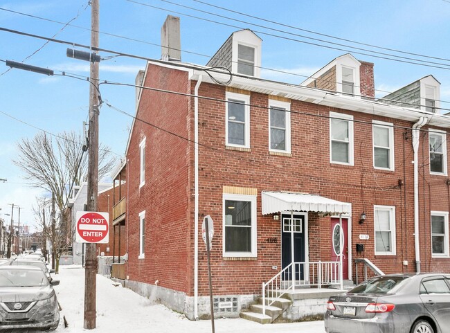 Primary Photo - STUNNING FULLY RENOVATED 2 Bedroom/ 2 Bath...