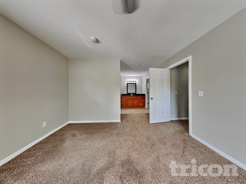 Building Photo - 1807 Waterman Dr
