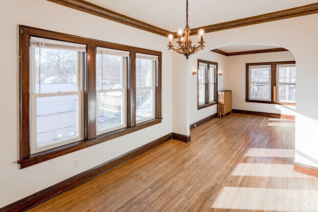 1BR, 1BA - 650 SF - Nicollet (4422 &amp; 4430)