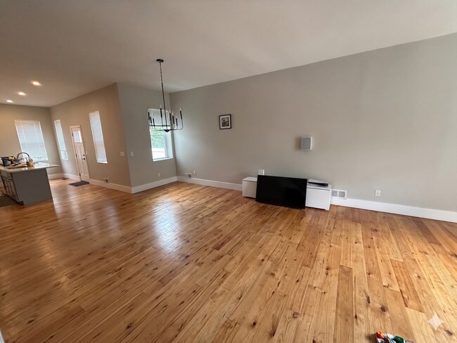 Building Photo - Modern Rental - Southside