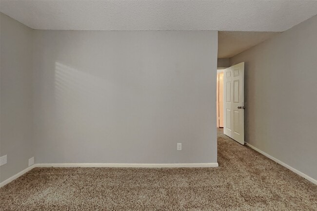 Building Photo - 18138 Garden Manor Dr