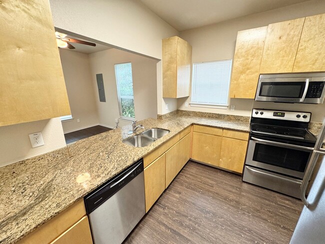Building Photo - Updated 4 Bed 2.5 Bath Home - Close to TWU!