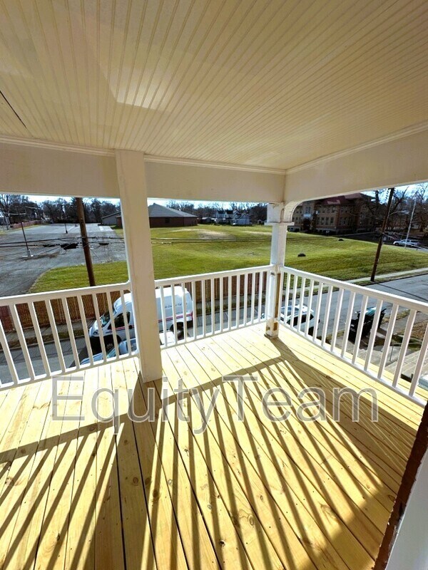 Building Photo - 6012 Prentice St