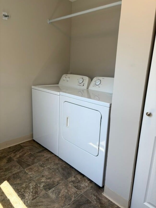Building Photo - Village of Fayetteville Townhouse for Rent