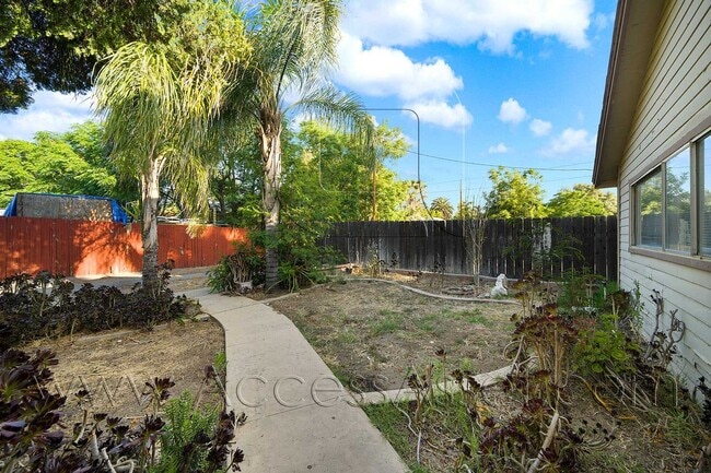 Building Photo - Charming Home in Historic Downtown Lake Elsinore!