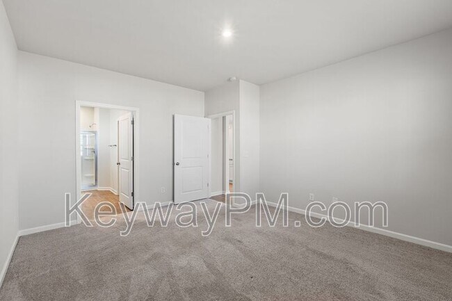 Building Photo - 651 Manitou Cir