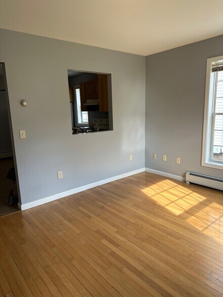 Building Photo - 168 N Main St