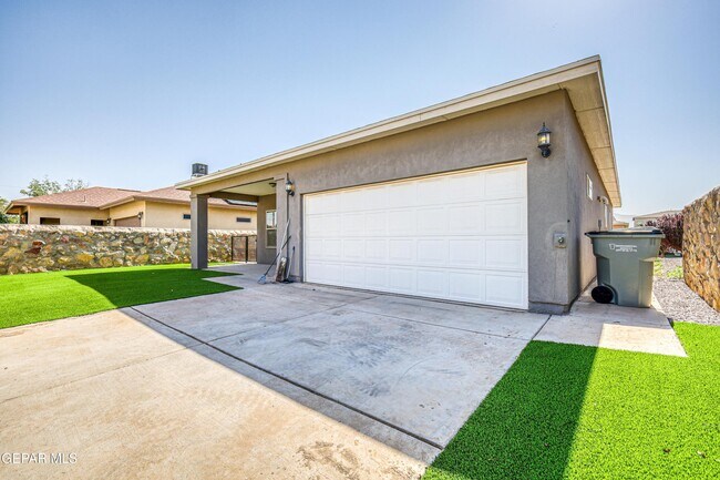 Building Photo - 6557 Toivoa Pl