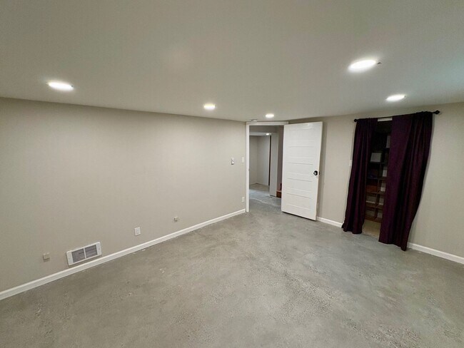 Building Photo - Sunset Hill Home