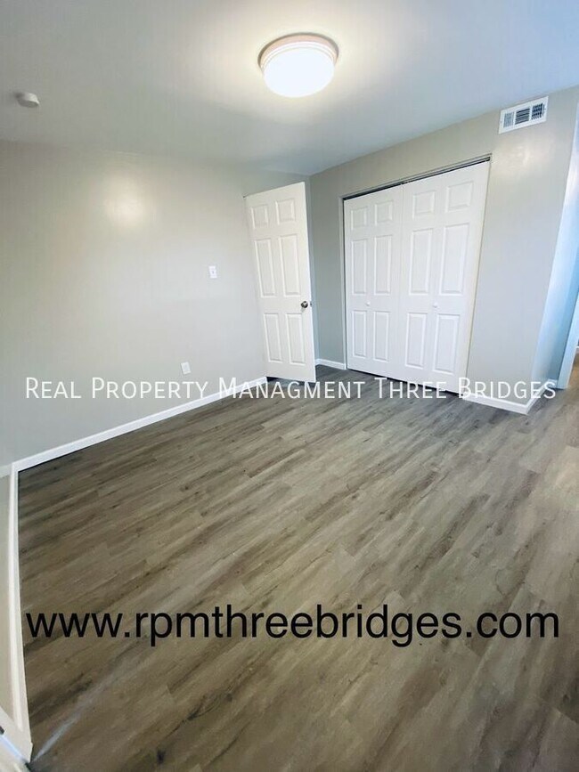 Building Photo - 28 Redwood Dr