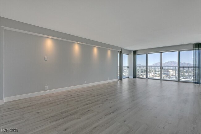 Building Photo - 3111 Bel Air Dr